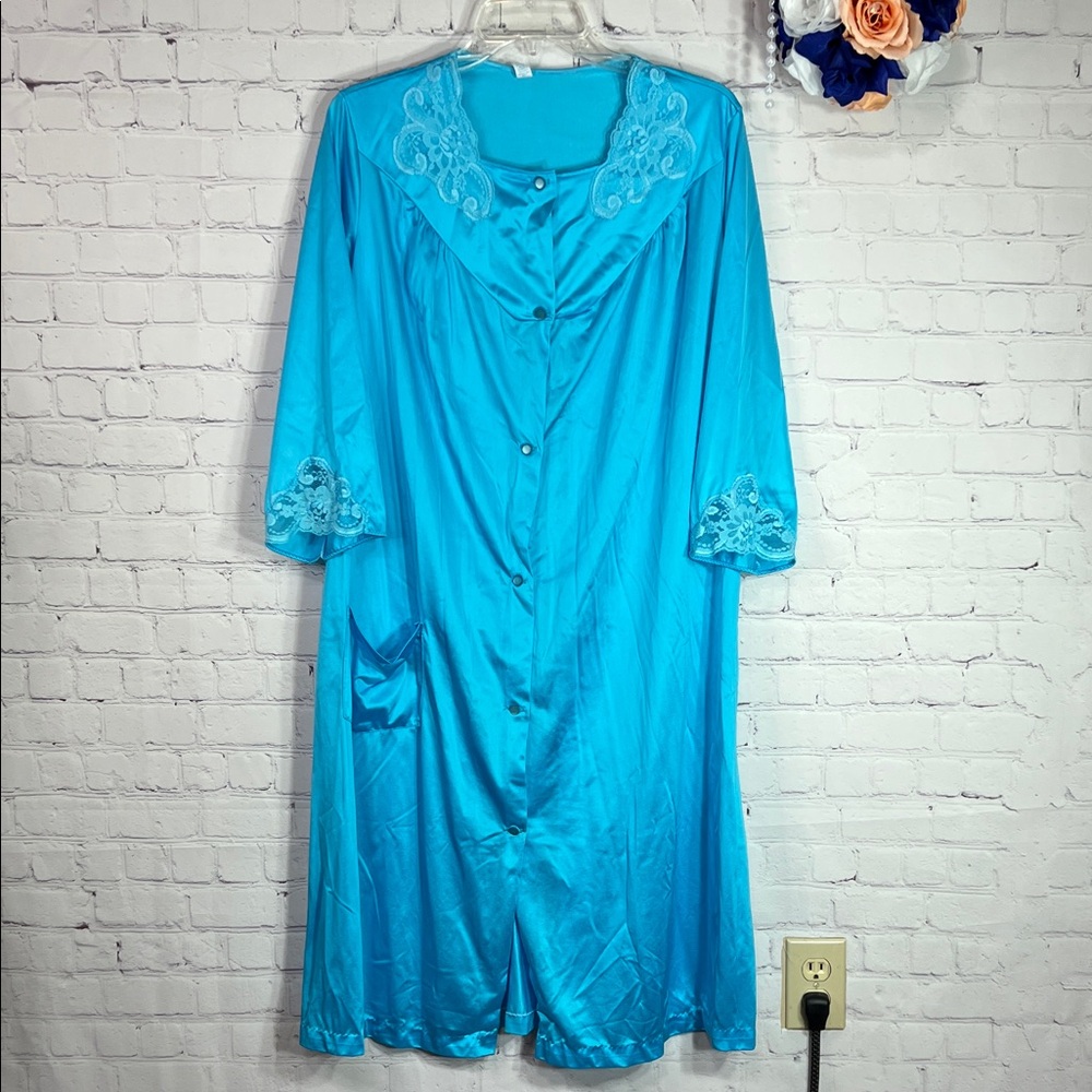 VTG Nancy King lace trim robe